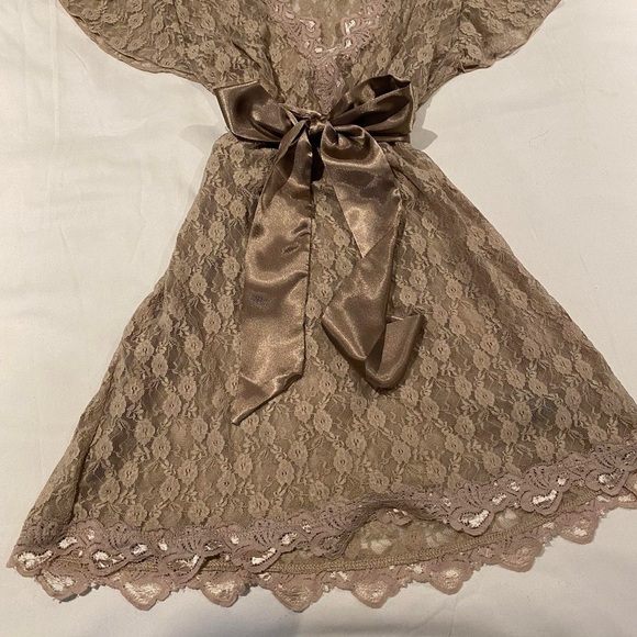 Beautiful vanity lace top 🤎🐻 - Picture 6 of 6